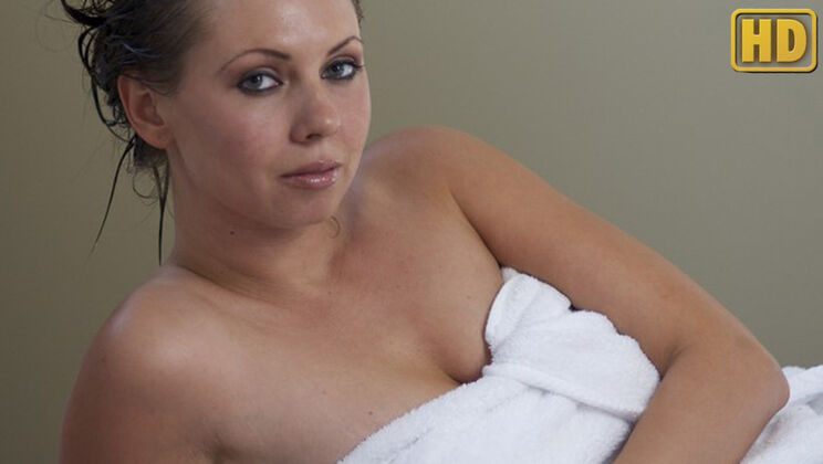 [SelfDesire] - Nice and Wet with Darla - Darla