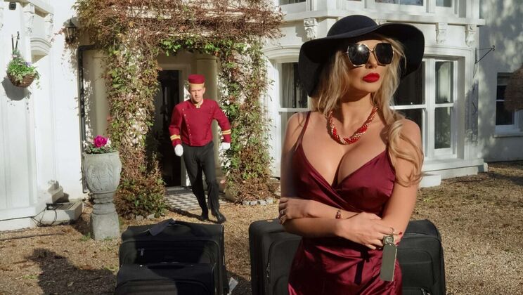 [Brazzers] - Danny D Demolishes the Hotel Hottie - Danny D - Amber Jayne