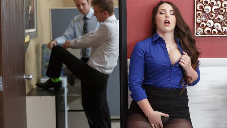 [Brazzers] - Brunette Boss Banger - Lola Foxx - Danny D