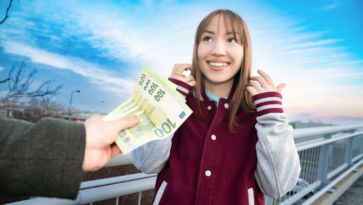 [PublicAgent] - Amateur Brunette Kate Gets Facial Outdoors - Kate Quinn - Yeri Blue